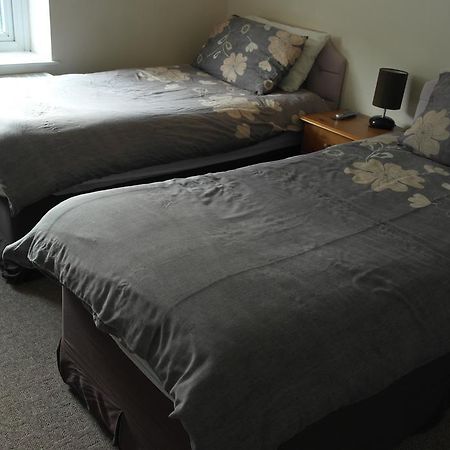 Hikers And Bikers Bed & Breakfast Hadfield Стая снимка
