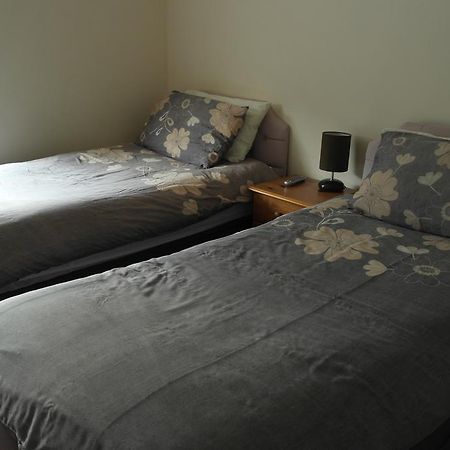 Hikers And Bikers Bed & Breakfast Hadfield Стая снимка