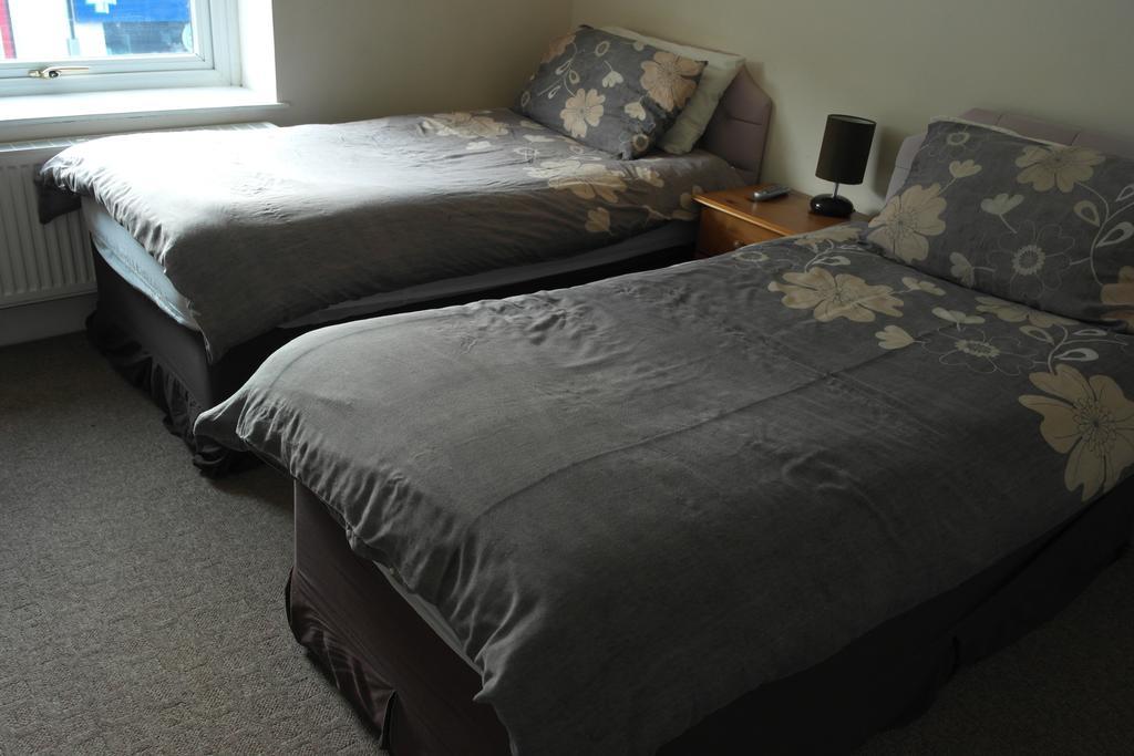 Hikers And Bikers Bed & Breakfast Hadfield Стая снимка