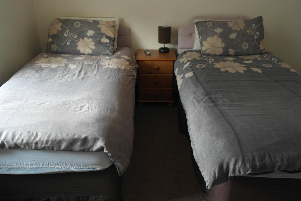 Hikers And Bikers Bed & Breakfast Hadfield Стая снимка
